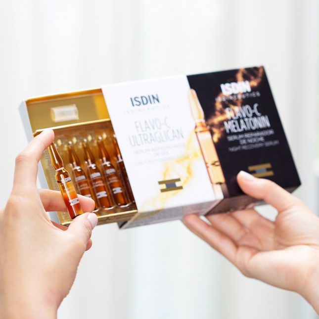 ISDIN Isdinceutics Flavo-C Ultraglican dnevni serum ampule (10 x 2 ml) + Flavo-C Melatonin nočni serum ampule (10 x 2 ml)