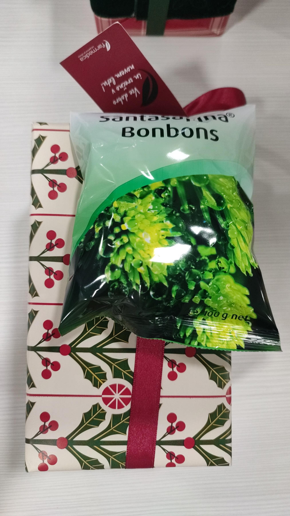 Darilno pakiranje: Po-Ho inhalator + Po-Ho olje (10 ml) + Santasapina bonboni