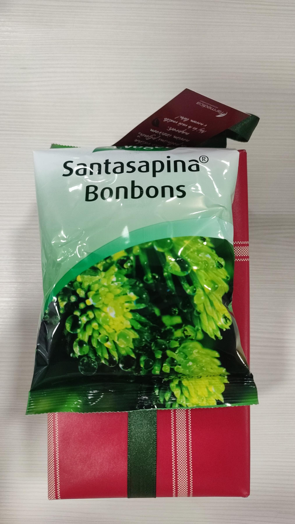 Darilno pakiranje: Po-Ho inhalator + Po-Ho olje (10 ml) + Santasapina bonboni