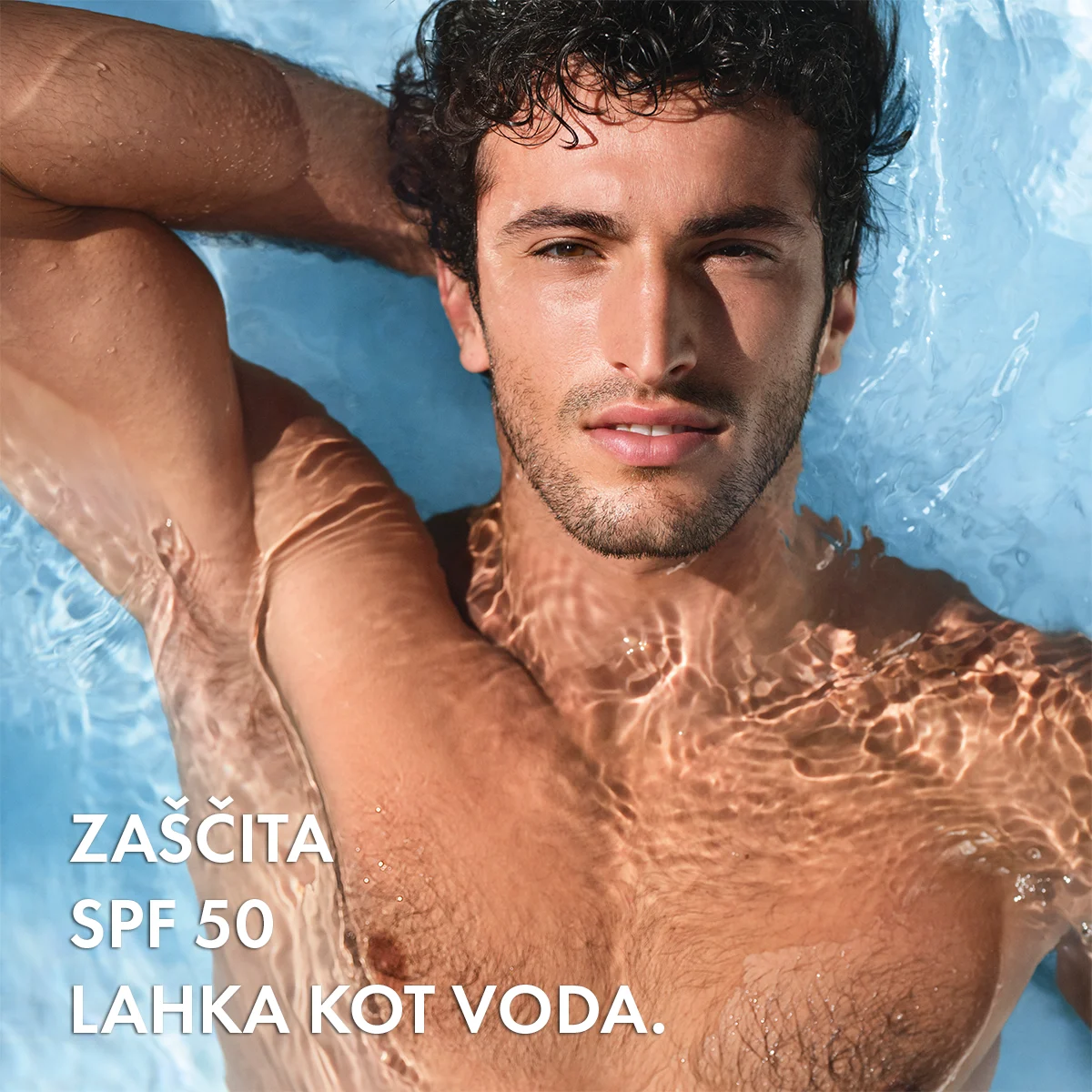 Vichy Capital Soleil UV-Aqua nevidno vlažilno pršilo za obraz in telo ZF 50, 200 ml