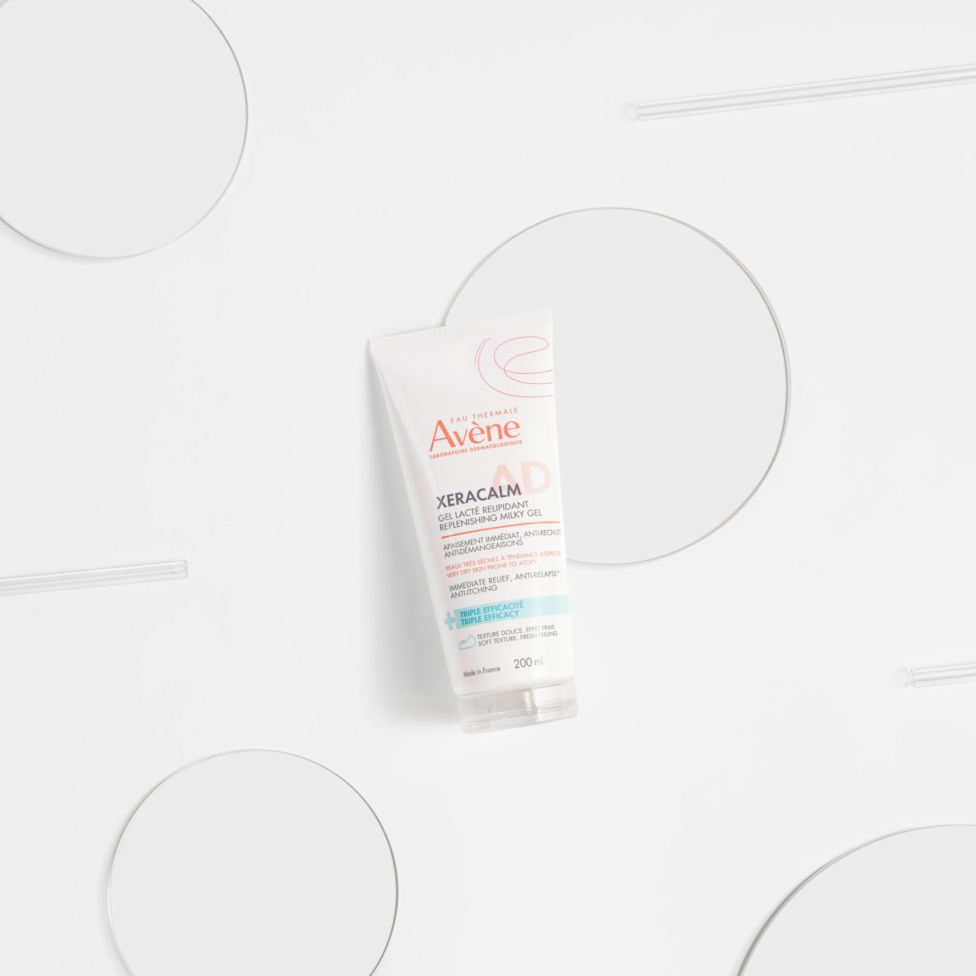 Avène XeraCalm A.D mlečni gel za obnovo lipidov, 200 ml