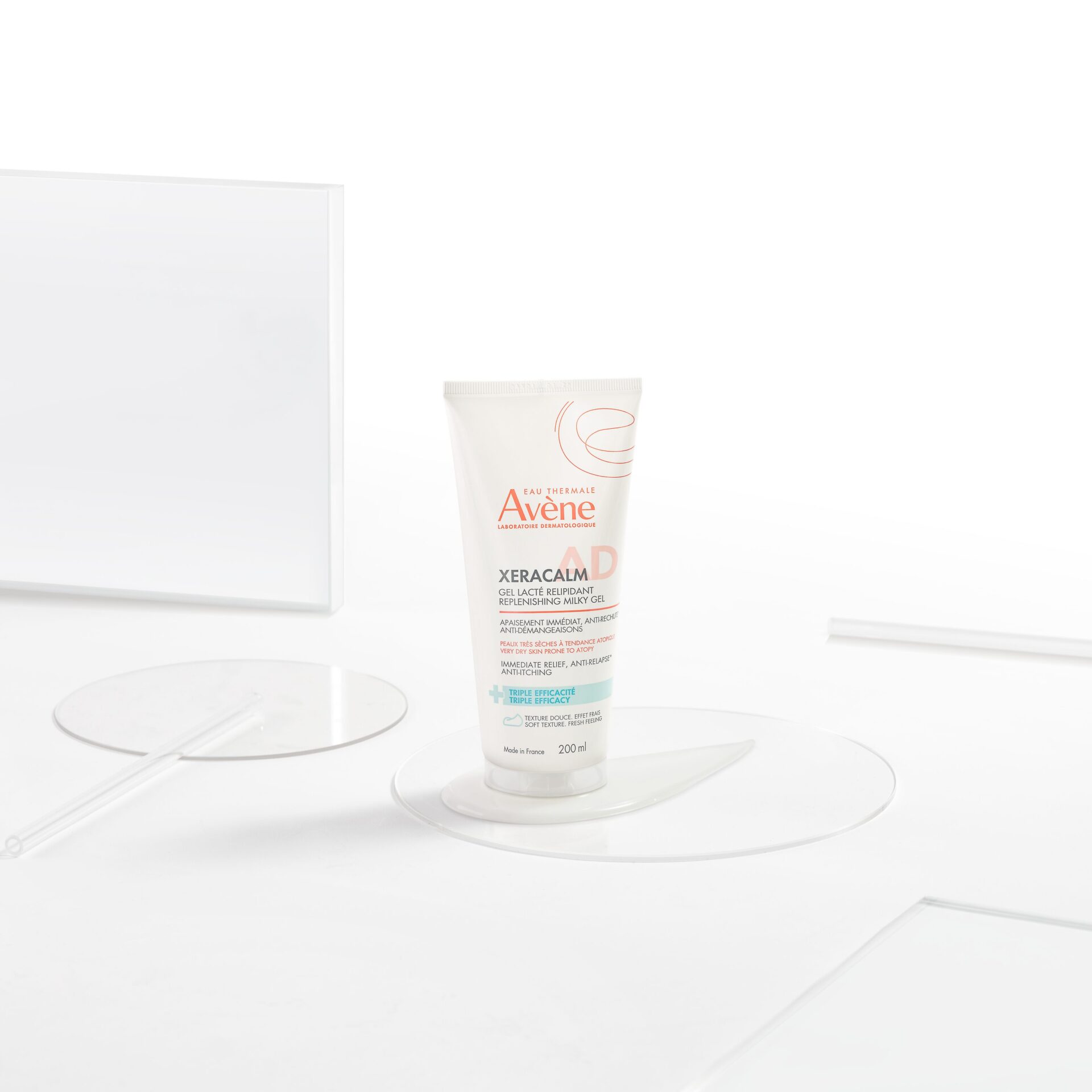 Avène XeraCalm A.D mlečni gel za obnovo lipidov, 200 ml