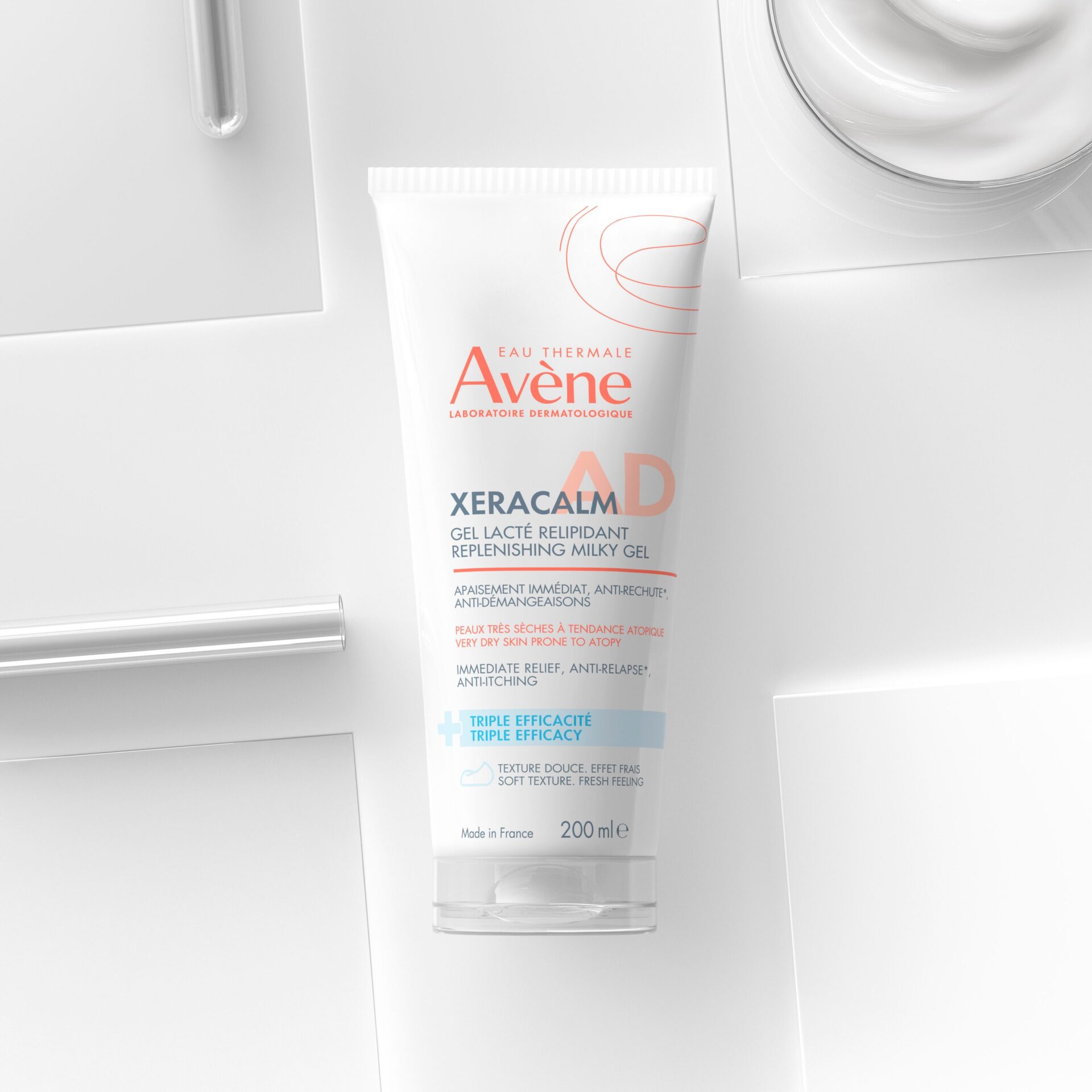 Avène XeraCalm A.D mlečni gel za obnovo lipidov, 200 ml